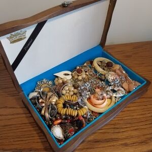 Assorted Women’s Fashion Jewelry Set in Beige, Gold and Peach